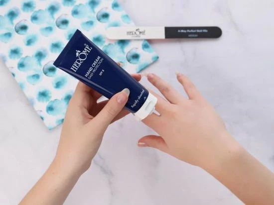 Uitgang π Herome Handcreme - Daily Protection SPF 8 - Voor De Dagelijkse Verzorging, Beschermend En Trekt Snel In - 75ml. β€οΈ 6 Uitgang π Herome Handcreme - Daily Protection SPF 8 - Voor De Dagelijkse Verzorging, Beschermend En Trekt Snel In - 75ml. β€οΈ - Afbeelding 4