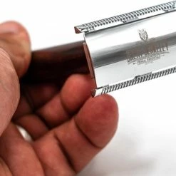 Beste Verkoop 🎁 Brent Berkeley® - The Original Double Edge Safety Razor - Professioneel Veiligheidsscheermes Voor Heren | Incl. Scheermesjes - Klassiek Scheermes Van Duurzaam Sandelhout | Eco-friendly 😍 -La Roche Shop 550x435 1