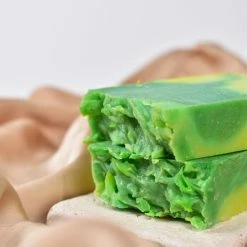 Uitgang 🤩 Anna-M Zeep Geschenkset Tropical - 3 Stuks Luxury Soapbar - Aloe Vera - Kokosnoot - Shea Boter - Olijfzeep - Natuurlijke Handzeep - Cadeau Voor Juf, Moeder, Vriendin, Vrouwen - Huidverzorging - Soap - Body - Hand - Face - Vegan 🔔 -La Roche Shop 550x550 130
