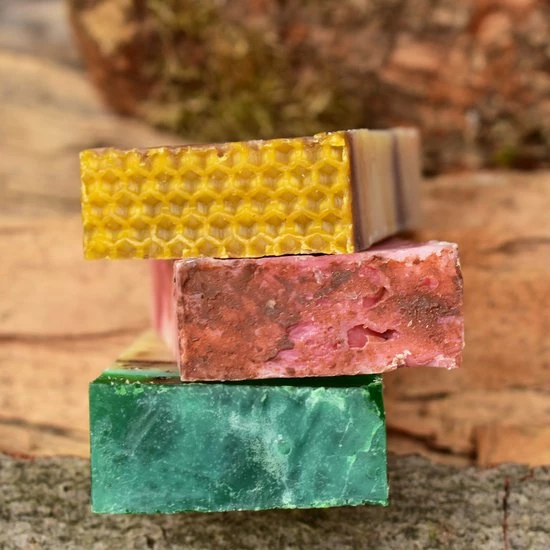 Top 10 ✨ Anna-M Zeep Geschenkset Uniek - 3 Stuks Luxury Soapbar - Groene Thee - Rode Klei - Propolis - Olijfzeep - 100% Natuurlijke Handzeep - Cadeau Voor Juf, Moeder, Vriendin, Vrouwen - Huidverzorging - Soap - Body - Hand - Face - Vegan - Sls/sles Vrij ✔️ 6 Top 10 ✨ Anna-M Zeep Geschenkset Uniek - 3 Stuks Luxury Soapbar - Groene Thee - Rode Klei - Propolis - Olijfzeep - 100% Natuurlijke Handzeep - Cadeau Voor Juf, Moeder, Vriendin, Vrouwen - Huidverzorging - Soap - Body - Hand - Face - Vegan - Sls/sles Vrij ✔️ - Afbeelding 4