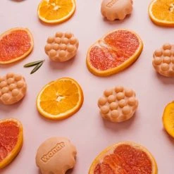 Beste Pirce 🧨 WONDR - Orange Is The New Bar - Orange & Grapefruit - Shampoo Bar - Anti-roos - Verzorgend 🔔 -La Roche Shop 550x733 2