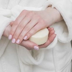 Aanbiedingen π HappySoaps Body Lotion Bar - Exotic Ylang Ylang - Verleidend Bloemige Geur, Verzogend & Hydraterend - 100% Plasticvrij, Vegan & Natuurlijk - 65gr π 20 Aanbiedingen π HappySoaps Body Lotion Bar - Exotic Ylang Ylang - Verleidend Bloemige Geur, Verzogend & Hydraterend - 100% Plasticvrij, Vegan & Natuurlijk - 65gr π -La Roche Shop 550x827